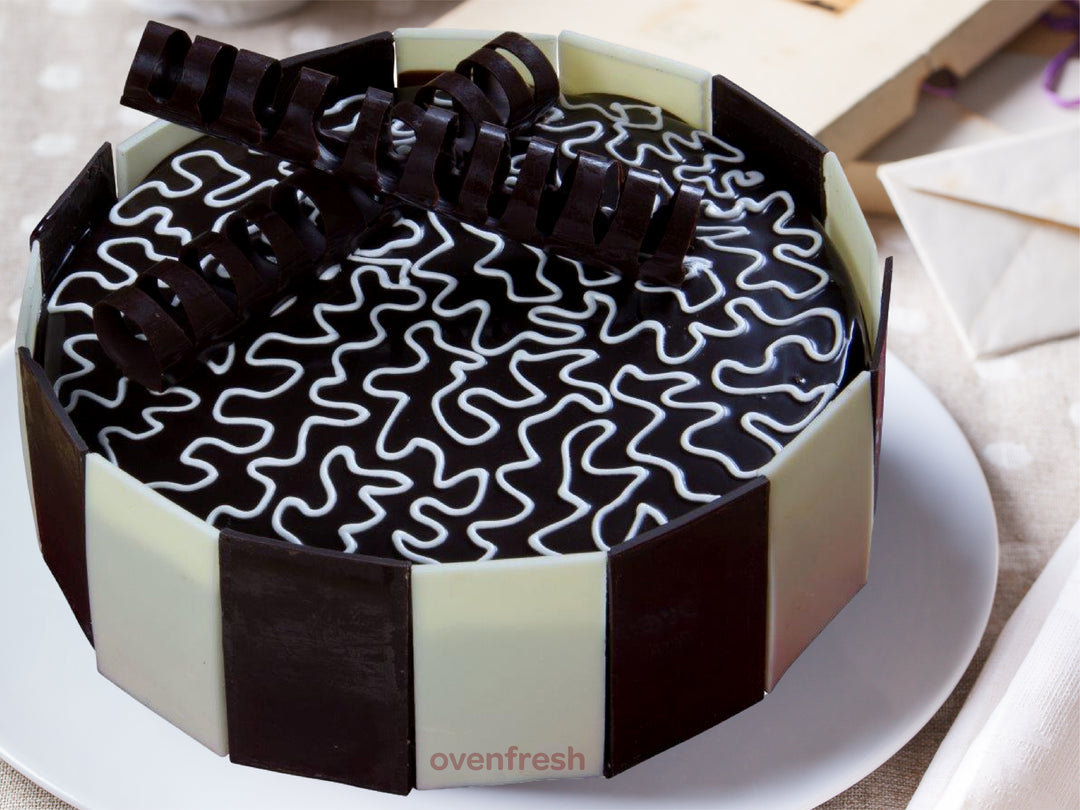 Strawberry chocolate birthday cake - Cake Square Chennai | Cake Shop in  Chennai